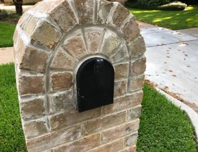 Round Rock brick mailbox